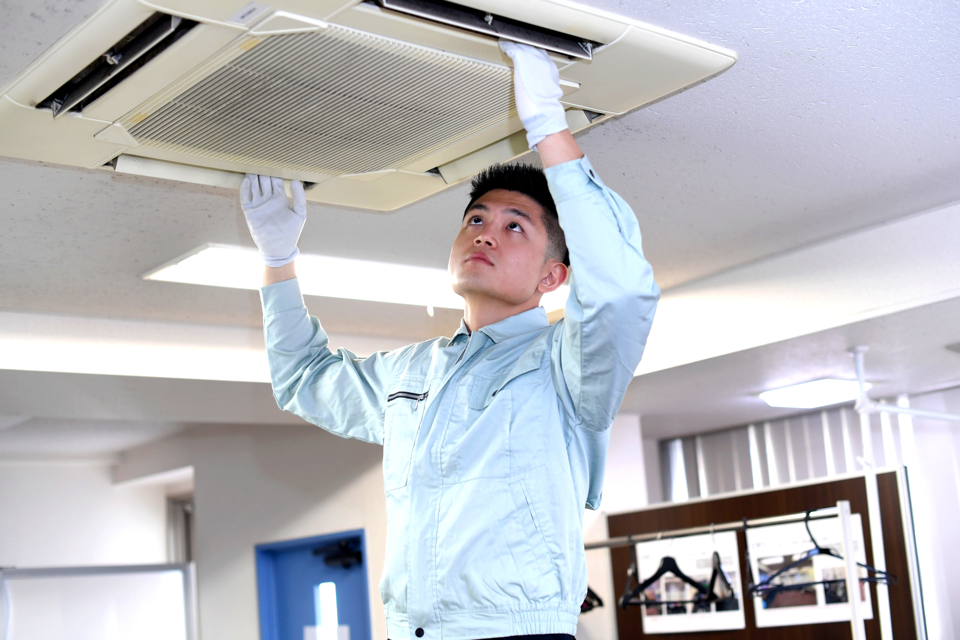 照明設備・エアコン